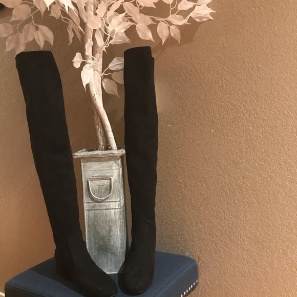 Knee high boots ! - Picture 2 of 2